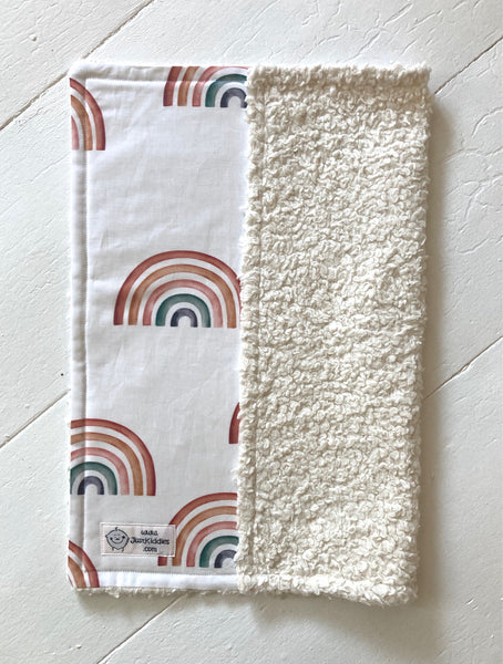DeLuxe Lovey Kuscheltuch - REGENBOGEN UEBERALL